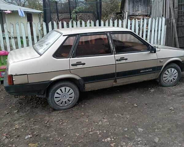 Бежевый ВАЗ 21099, объемом двигателя 1.5 л и пробегом 174 тыс. км за 600 $, фото 2 на Automoto.ua