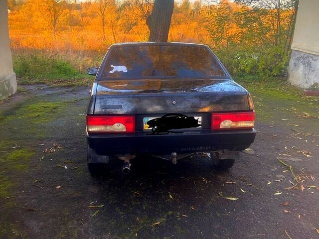 Черный ВАЗ 21099, объемом двигателя 1.5 л и пробегом 250 тыс. км за 700 $, фото 2 на Automoto.ua