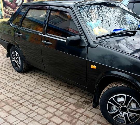 Черный ВАЗ 21099, объемом двигателя 1.5 л и пробегом 350 тыс. км за 2500 $, фото 2 на Automoto.ua