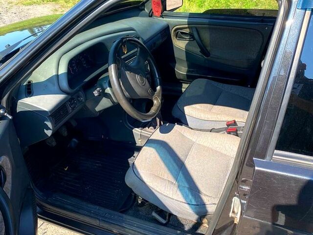 Черный ВАЗ 21099, объемом двигателя 1.6 л и пробегом 175 тыс. км за 2500 $, фото 5 на Automoto.ua