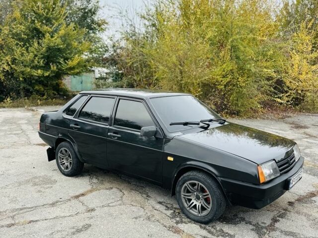 ВАЗ 21099 2008 у Вольнянске на Automoto.ua Чорний ВАЗ 21099, об'ємом двигуна 1.6 л та пробігом 223 тис. км за 2299 $, фото 3 на Automoto.ua