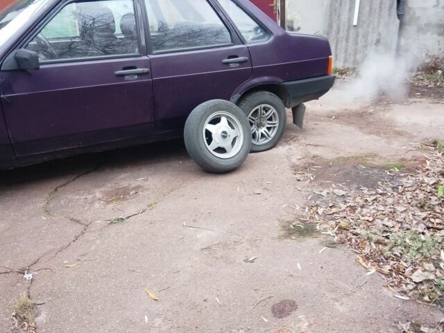 Фіолетовий ВАЗ 21099, об'ємом двигуна 1 л та пробігом 229 тис. км за 700 $, фото 4 на Automoto.ua