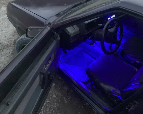 Фиолетовый ВАЗ 21099, объемом двигателя 1.5 л и пробегом 300 тыс. км за 800 $, фото 5 на Automoto.ua