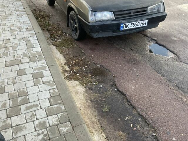 Коричневый ВАЗ 21099, объемом двигателя 1.5 л и пробегом 200 тыс. км за 574 $, фото 4 на Automoto.ua