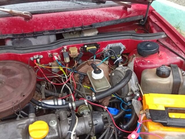 Красный ВАЗ 21099, объемом двигателя 1.5 л и пробегом 30 тыс. км за 1000 $, фото 5 на Automoto.ua