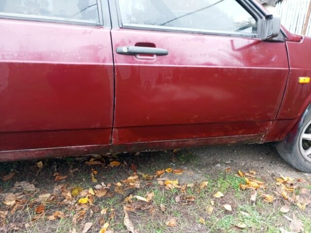 Красный ВАЗ 21099, объемом двигателя 0 л и пробегом 323 тыс. км за 1000 $, фото 2 на Automoto.ua