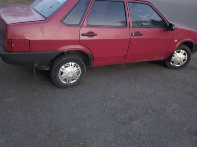 Красный ВАЗ 21099, объемом двигателя 1.5 л и пробегом 245 тыс. км за 1500 $, фото 4 на Automoto.ua