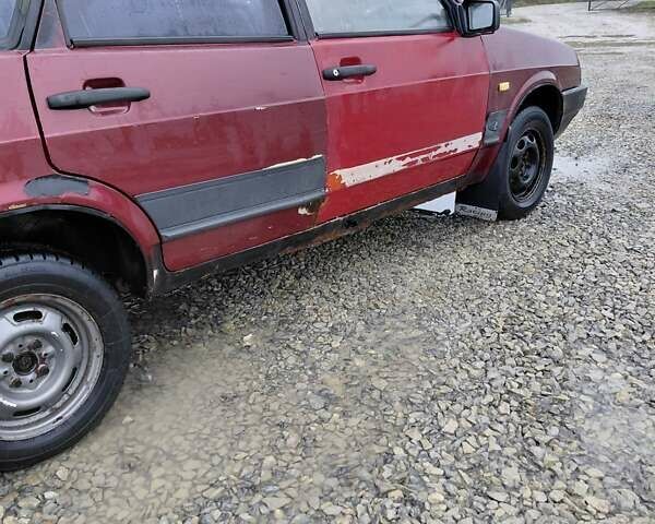 Красный ВАЗ 21099, объемом двигателя 1.5 л и пробегом 100 тыс. км за 500 $, фото 3 на Automoto.ua