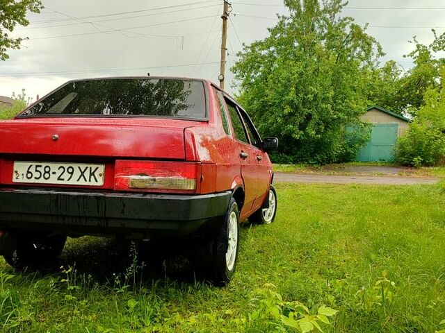 Красный ВАЗ 21099, объемом двигателя 1.5 л и пробегом 0 тыс. км за 1100 $, фото 3 на Automoto.ua