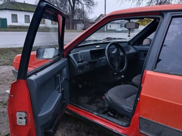 Красный ВАЗ 21099, объемом двигателя 1.5 л и пробегом 43 тыс. км за 950 $, фото 2 на Automoto.ua