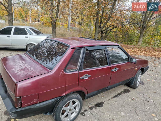 Красный ВАЗ 21099, объемом двигателя 1.5 л и пробегом 208 тыс. км за 1679 $, фото 1 на Automoto.ua