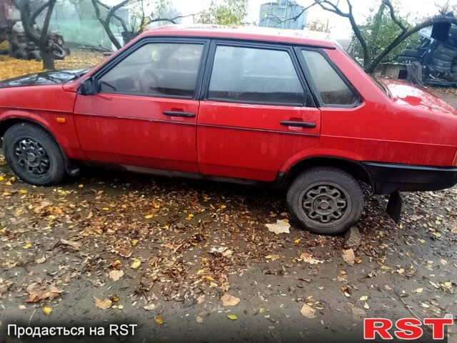 Красный ВАЗ 21099, объемом двигателя 1.5 л и пробегом 223 тыс. км за 650 $, фото 2 на Automoto.ua