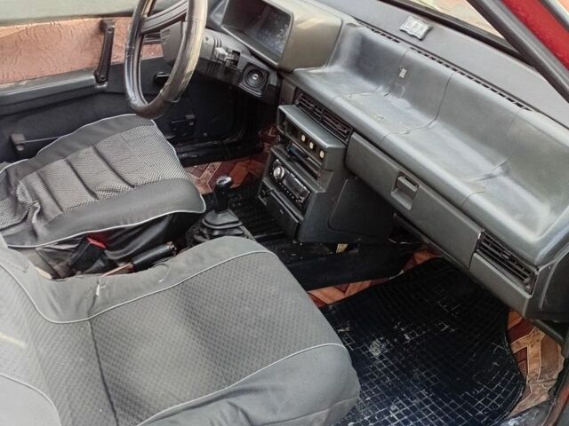 Красный ВАЗ 21099, объемом двигателя 1.3 л и пробегом 225 тыс. км за 710 $, фото 3 на Automoto.ua