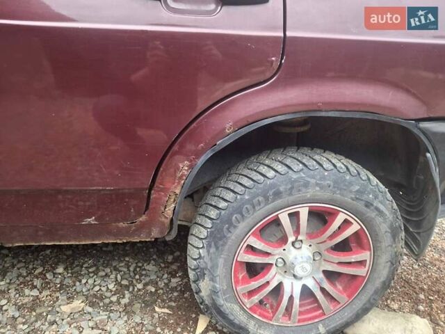 Красный ВАЗ 21099, объемом двигателя 1.3 л и пробегом 230 тыс. км за 600 $, фото 3 на Automoto.ua