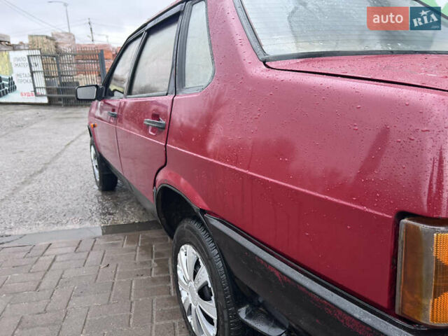 Красный ВАЗ 21099, объемом двигателя 1.5 л и пробегом 250 тыс. км за 1050 $, фото 2 на Automoto.ua