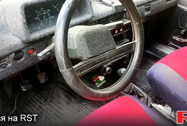 Красный ВАЗ 21099, объемом двигателя 1.3 л и пробегом 50 тыс. км за 1500 $, фото 3 на Automoto.ua