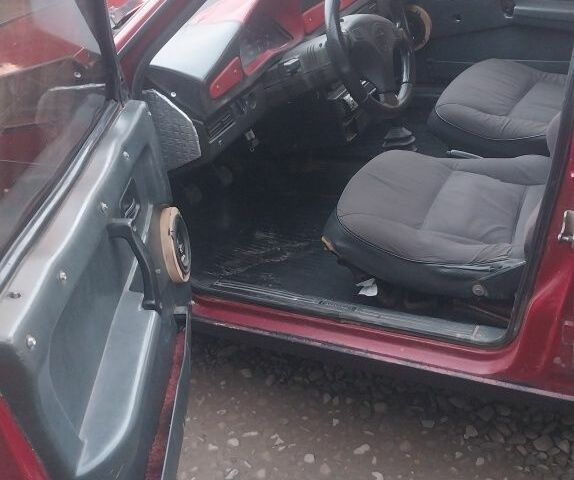 Красный ВАЗ 21099, объемом двигателя 1.5 л и пробегом 200 тыс. км за 1000 $, фото 6 на Automoto.ua