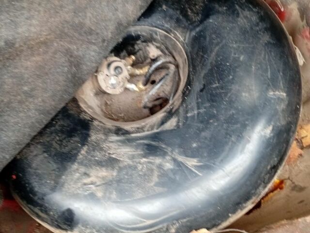 Красный ВАЗ 21099, объемом двигателя 1.5 л и пробегом 111 тыс. км за 311 $, фото 5 на Automoto.ua