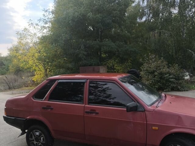 Красный ВАЗ 21099, объемом двигателя 1.5 л и пробегом 80 тыс. км за 577 $, фото 2 на Automoto.ua