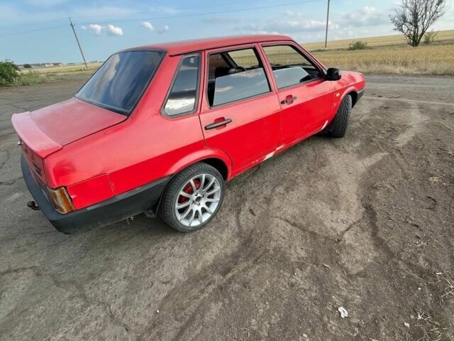 Красный ВАЗ 21099, объемом двигателя 1.3 л и пробегом 55 тыс. км за 1100 $, фото 2 на Automoto.ua