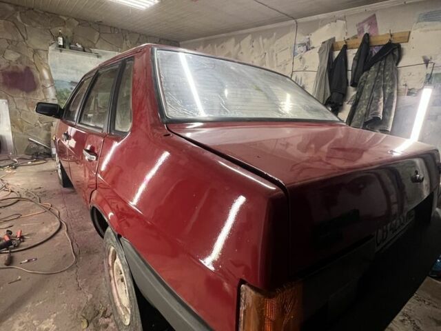 Красный ВАЗ 21099, объемом двигателя 1.5 л и пробегом 100 тыс. км за 950 $, фото 4 на Automoto.ua