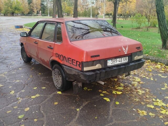 ВАЗ 21099 1994 в Краматорске на Automoto.ua Красный ВАЗ 21099, объемом двигателя 1.5 л и пробегом 328 тыс. км за 784 $, фото 3 на Automoto.ua