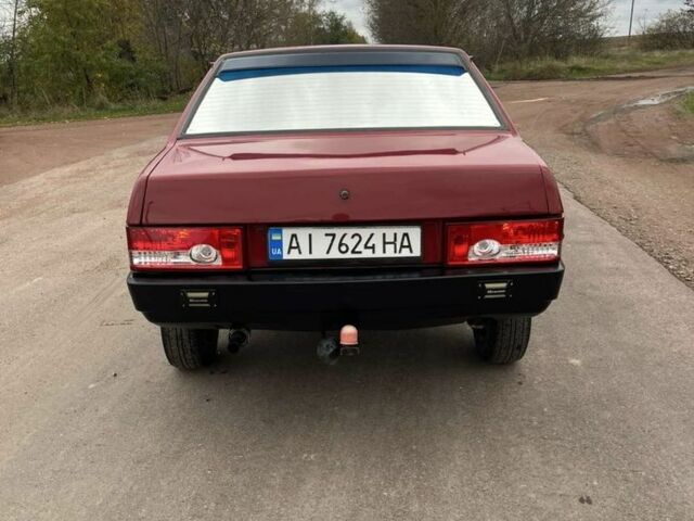 Красный ВАЗ 21099, объемом двигателя 1.5 л и пробегом 280 тыс. км за 1600 $, фото 3 на Automoto.ua