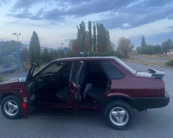 Красный ВАЗ 21099, объемом двигателя 1.5 л и пробегом 350 тыс. км за 1400 $, фото 4 на Automoto.ua