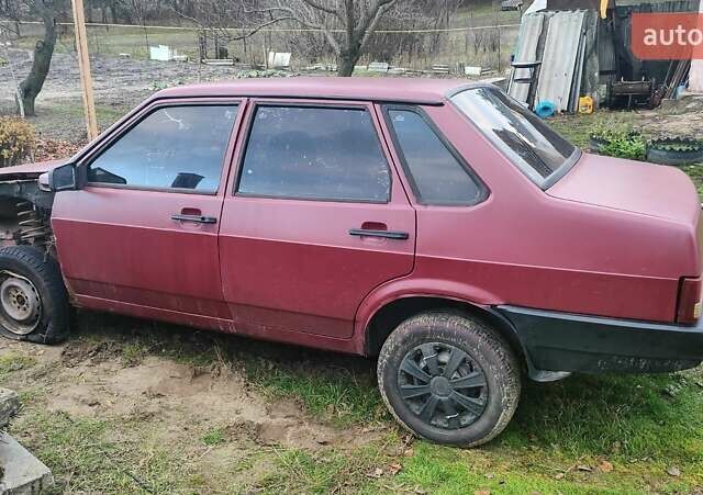 Красный ВАЗ 21099, объемом двигателя 1.3 л и пробегом 300 тыс. км за 500 $, фото 2 на Automoto.ua