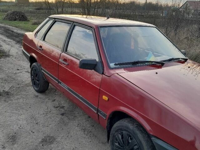 Красный ВАЗ 21099, объемом двигателя 1.5 л и пробегом 220 тыс. км за 1676 $, фото 3 на Automoto.ua