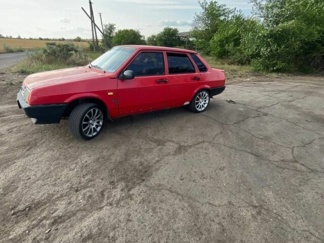 Красный ВАЗ 21099, объемом двигателя 1.3 л и пробегом 55 тыс. км за 1100 $, фото 3 на Automoto.ua