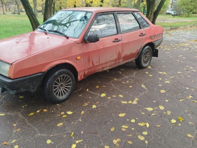 ВАЗ 21099 1994 в Краматорске на Automoto.ua Красный ВАЗ 21099, объемом двигателя 1.5 л и пробегом 328 тыс. км за 784 $, фото 4 на Automoto.ua