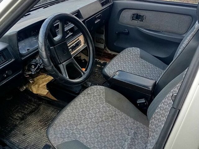Красный ВАЗ 21099, объемом двигателя 1.5 л и пробегом 185 тыс. км за 700 $, фото 5 на Automoto.ua