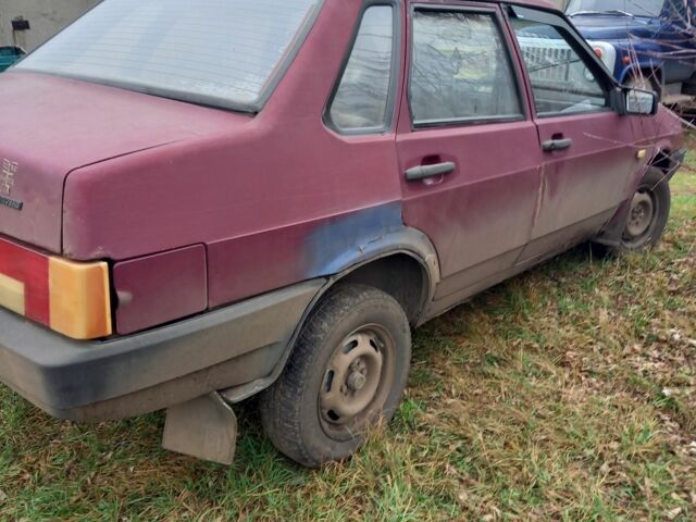 Красный ВАЗ 21099, объемом двигателя 1.5 л и пробегом 120 тыс. км за 355 $, фото 4 на Automoto.ua