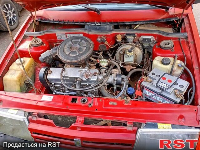 Красный ВАЗ 21099, объемом двигателя 1.5 л и пробегом 160 тыс. км за 900 $, фото 4 на Automoto.ua