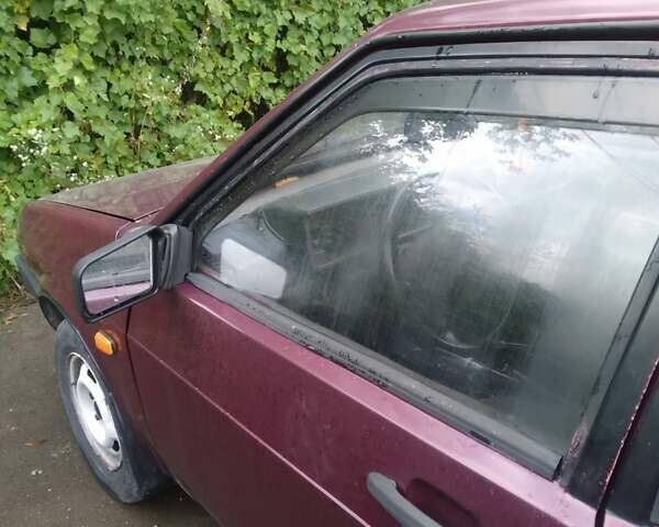 Красный ВАЗ 21099, объемом двигателя 1.3 л и пробегом 270 тыс. км за 1100 $, фото 3 на Automoto.ua