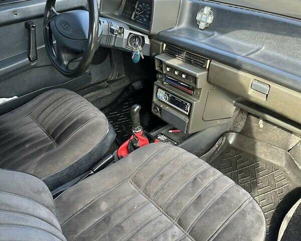 Красный ВАЗ 21099, объемом двигателя 1.3 л и пробегом 244 тыс. км за 1600 $, фото 2 на Automoto.ua