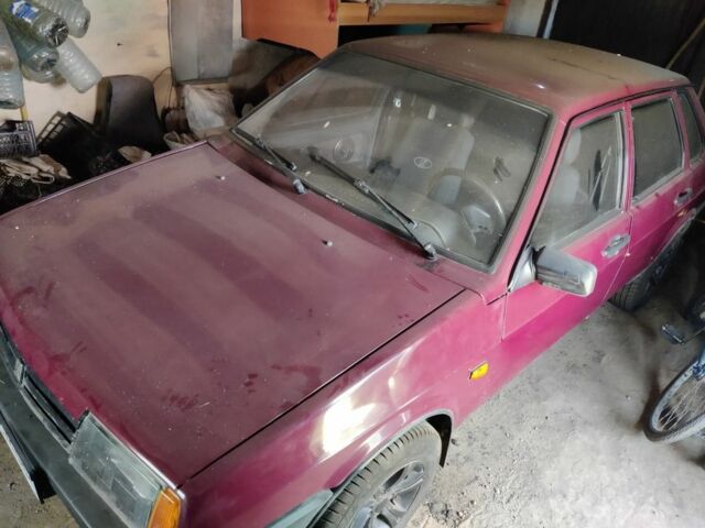 Красный ВАЗ 21099, объемом двигателя 1.5 л и пробегом 300 тыс. км за 952 $, фото 1 на Automoto.ua