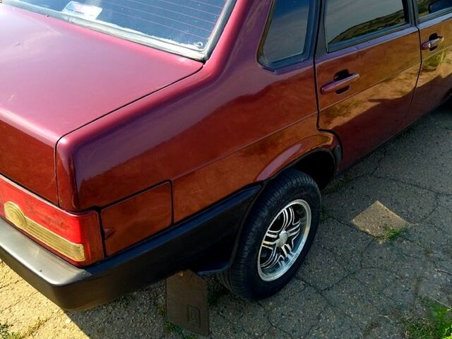 Красный ВАЗ 21099, объемом двигателя 1.5 л и пробегом 250 тыс. км за 1250 $, фото 2 на Automoto.ua