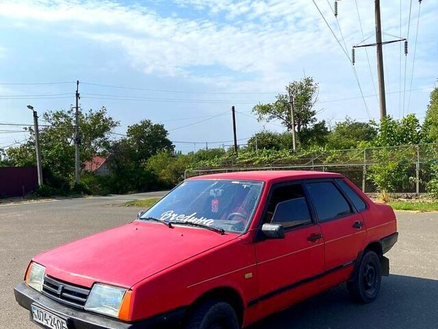 Красный ВАЗ 21099, объемом двигателя 1.5 л и пробегом 220 тыс. км за 1100 $, фото 2 на Automoto.ua