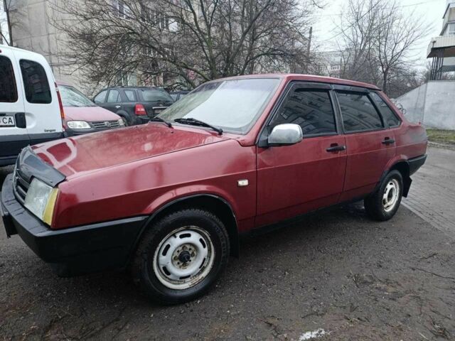 Красный ВАЗ 21099, объемом двигателя 1.5 л и пробегом 300 тыс. км за 1400 $, фото 1 на Automoto.ua