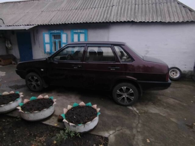 Красный ВАЗ 21099, объемом двигателя 1.5 л и пробегом 300 тыс. км за 1190 $, фото 1 на Automoto.ua