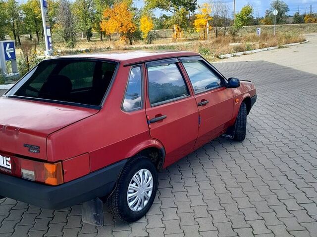 Красный ВАЗ 21099, объемом двигателя 1.5 л и пробегом 200 тыс. км за 1650 $, фото 2 на Automoto.ua
