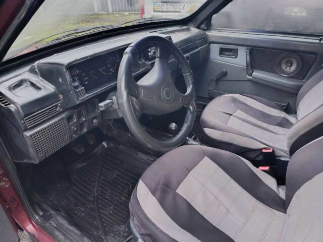 Красный ВАЗ 21099, объемом двигателя 1.5 л и пробегом 300 тыс. км за 1400 $, фото 3 на Automoto.ua