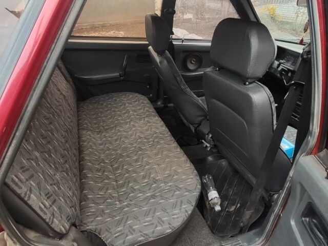 Красный ВАЗ 21099, объемом двигателя 1.5 л и пробегом 70 тыс. км за 1250 $, фото 5 на Automoto.ua