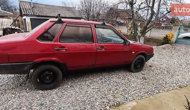Красный ВАЗ 21099, объемом двигателя 1.5 л и пробегом 70 тыс. км за 1250 $, фото 2 на Automoto.ua