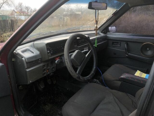 Красный ВАЗ 21099, объемом двигателя 1.5 л и пробегом 250 тыс. км за 1150 $, фото 5 на Automoto.ua