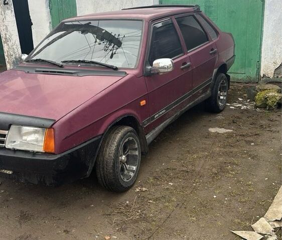 Красный ВАЗ 21099, объемом двигателя 1.5 л и пробегом 304 тыс. км за 1300 $, фото 2 на Automoto.ua