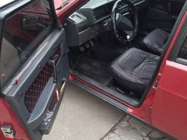 Красный ВАЗ 21099, объемом двигателя 1.5 л и пробегом 123 тыс. км за 2100 $, фото 4 на Automoto.ua