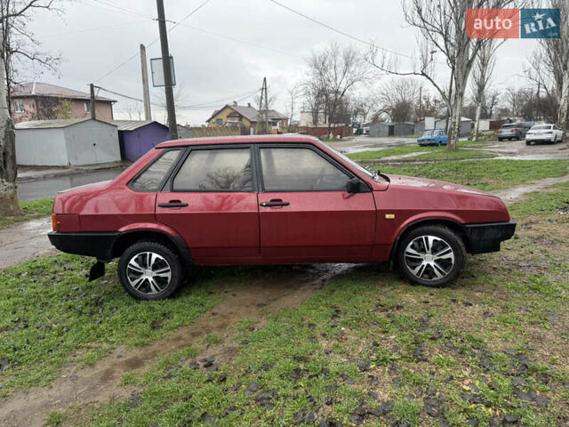 Красный ВАЗ 21099, объемом двигателя 1.5 л и пробегом 200 тыс. км за 1800 $, фото 2 на Automoto.ua